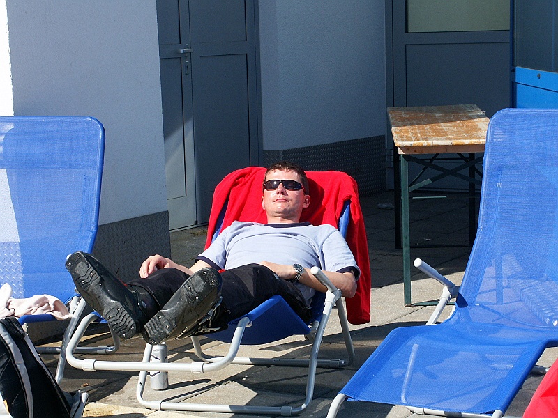 Austria, narty 031.jpg - Gryk funduje sobie drzemkę.